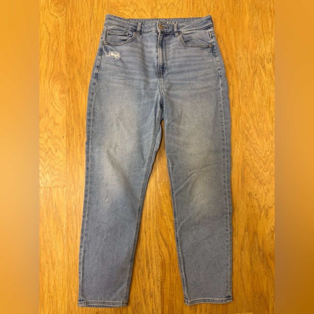 Women’s American Eagle Light Wash Boyfriend Jeans